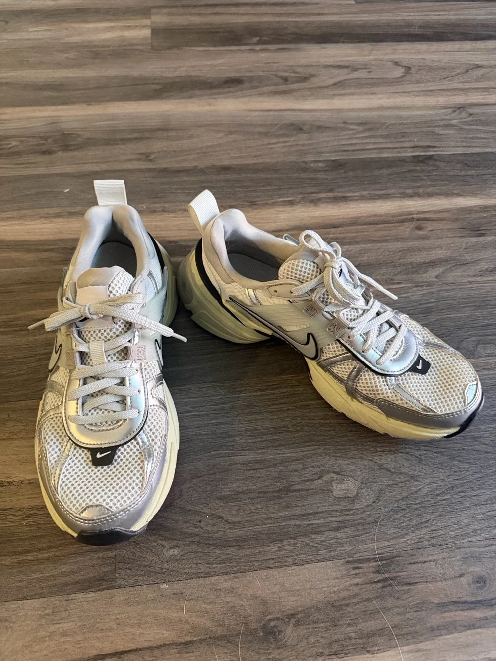 Nike Y2K Run Silver and White Women's Sneakers Size 8